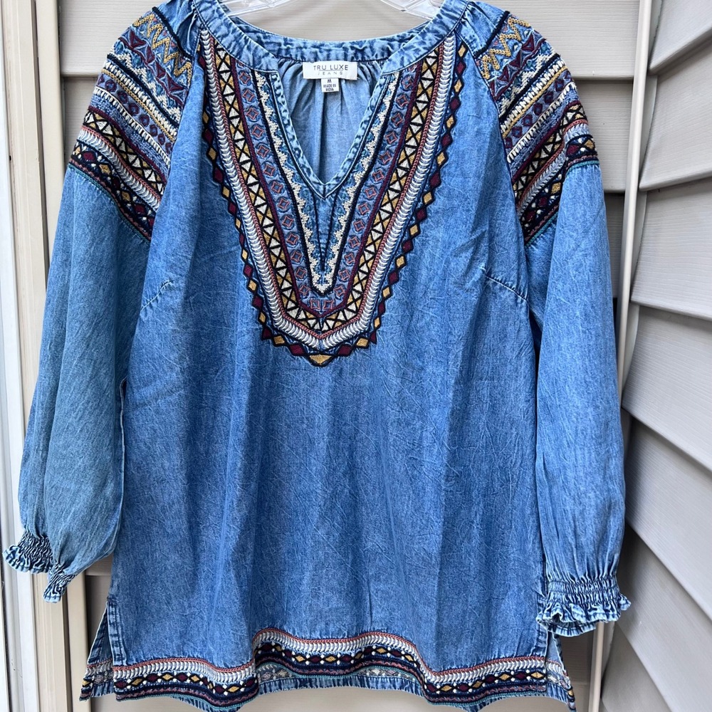 Tru Luxe EUC Embroidered Top Hippie, Boho, Peasant, or Western version aesthetic
